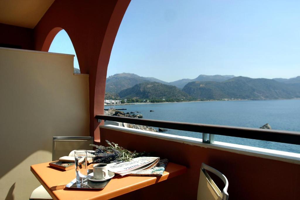 On The Rocks Hotel 2*
